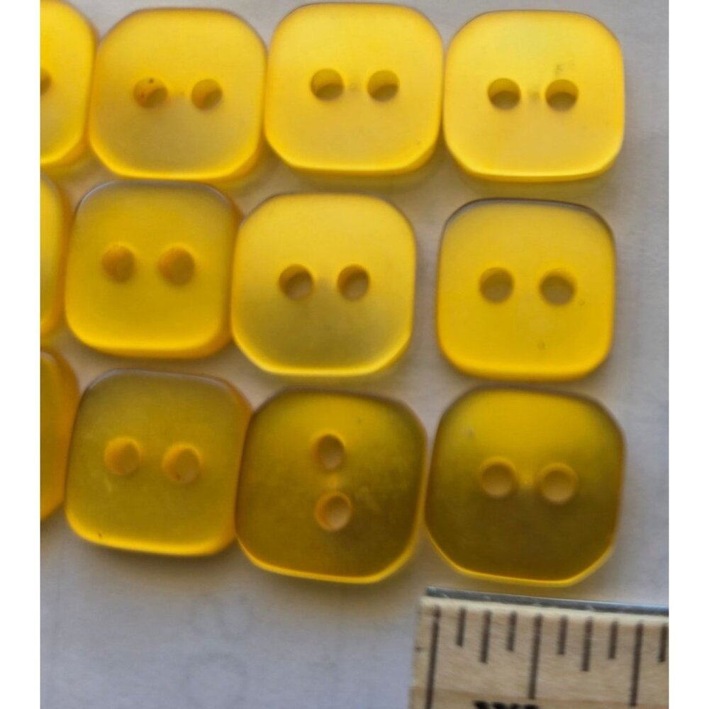 Vintage Small Yellow Square Translucent 12 Pieces Seamstress Sewing Notion - Picture 2 of 2